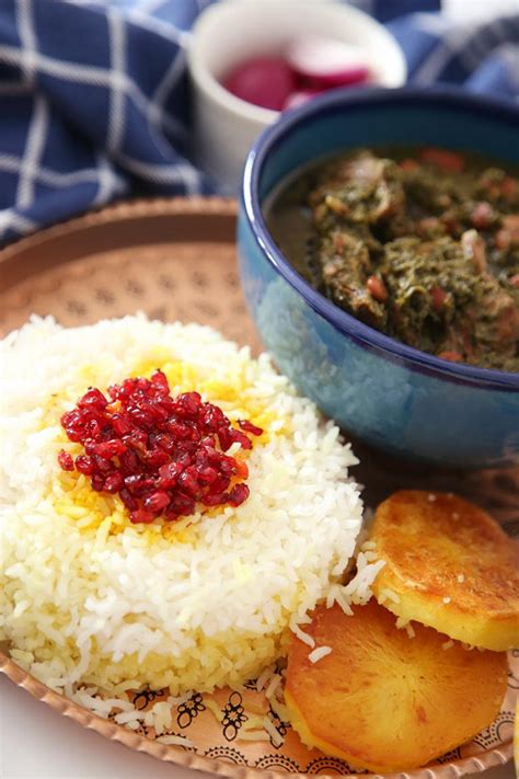  Ghormeh Sabzi? Một Bữa Ăn Iran Nồng Nàn Hương Vị Thảo Mộc và Chút Ngọt Me