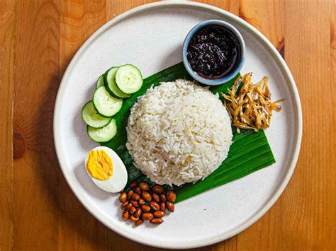  Nasi Lemak: Món Cơm Nếp Tương Ngọt Ngấy Thơm Lừng Vị Cari cay Béo