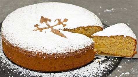  Tarta de Santiago: A Delicious Fusion of Sweetness and Almondy Goodness!